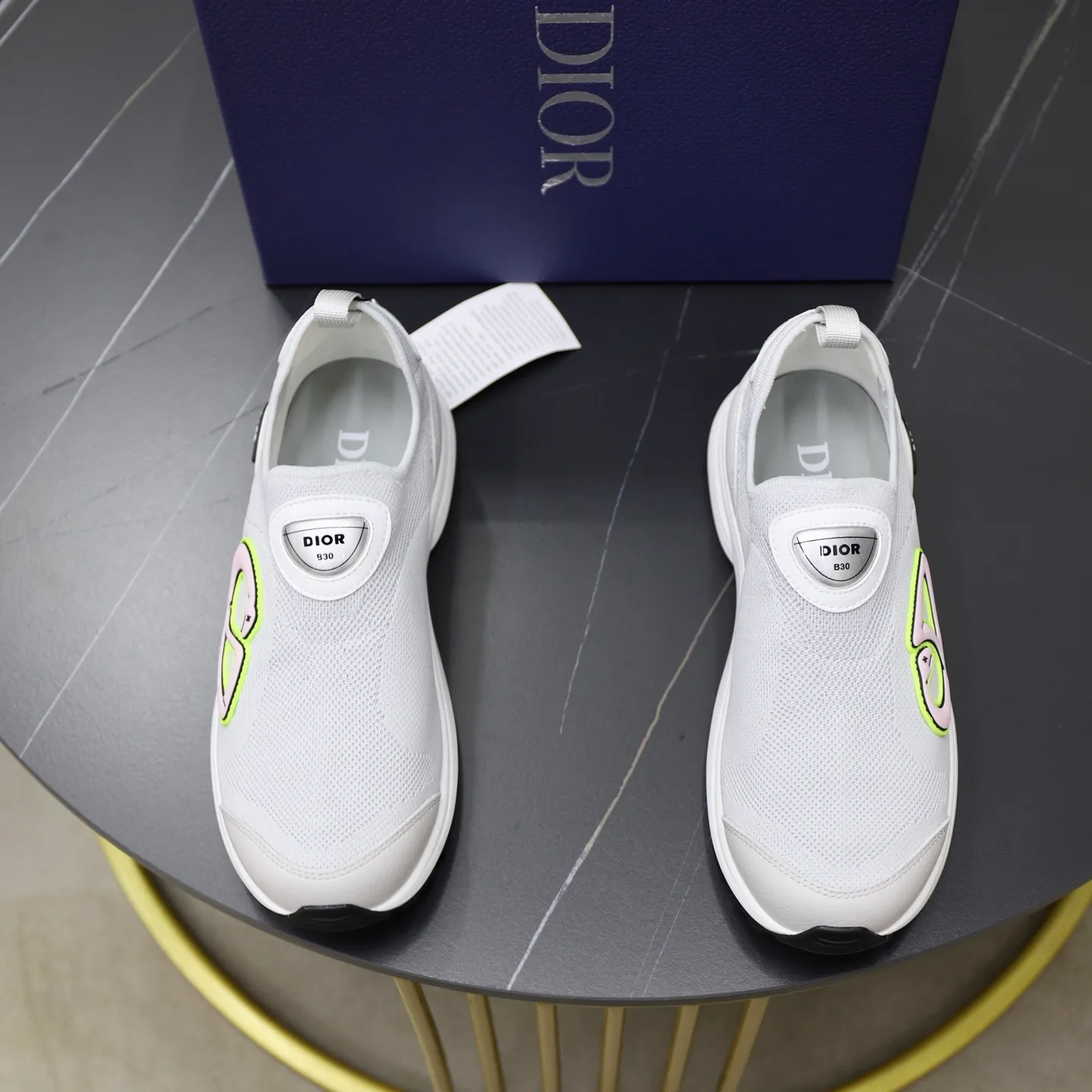 Ex-factory price: 520💰Dior B30’s latest hot model is shipped, the original version is made 1:1 ▪️ Fabric: Original customized fly woven ▪️ Lining: Imported breathable mesh ▪️ Sole: Original molded non-slip outsole ▪️ Size: 38-45 (45 is custom-made and cannot be returned)